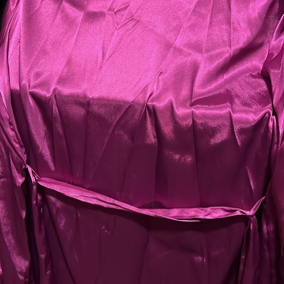 Delicates purple satin polyester robe with toe waist medium - Picture 9 of 9